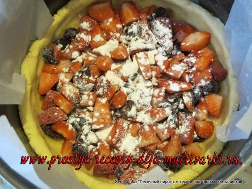 Творожный пирог с ягодами в мультиварке 