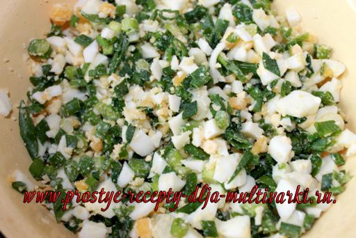 Хлеб с яйцом и зеленым луком в мультиварке