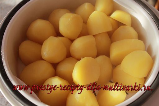 Курица с грибами и картофелем в мультиварке