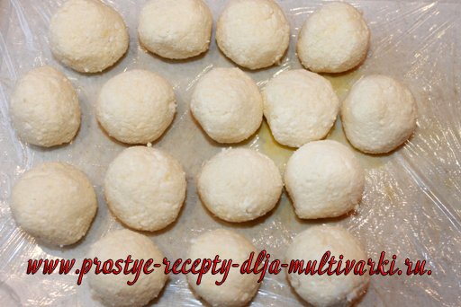 Пирог с творожными шариками