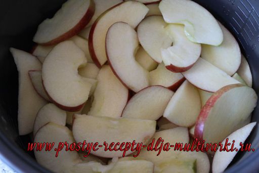 Творожный пирог с яблоками в мультиварке