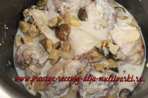 Курица с грибами и картофелем в мультиварке 