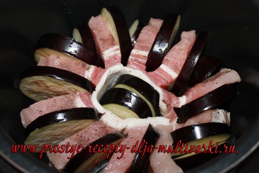 Свинина-баян с баклажанами в мультиварке